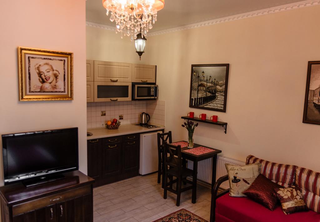 קרמנצ'וג Отель Glove House מראה חיצוני תמונה
