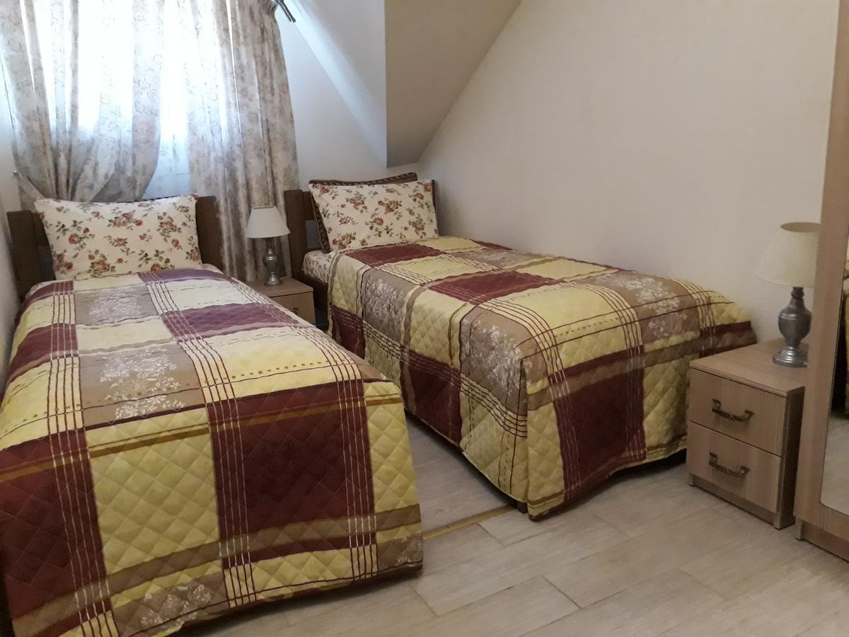 קרמנצ'וג Отель Glove House מראה חיצוני תמונה