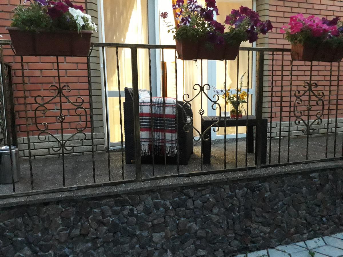 קרמנצ'וג Отель Glove House מראה חיצוני תמונה
